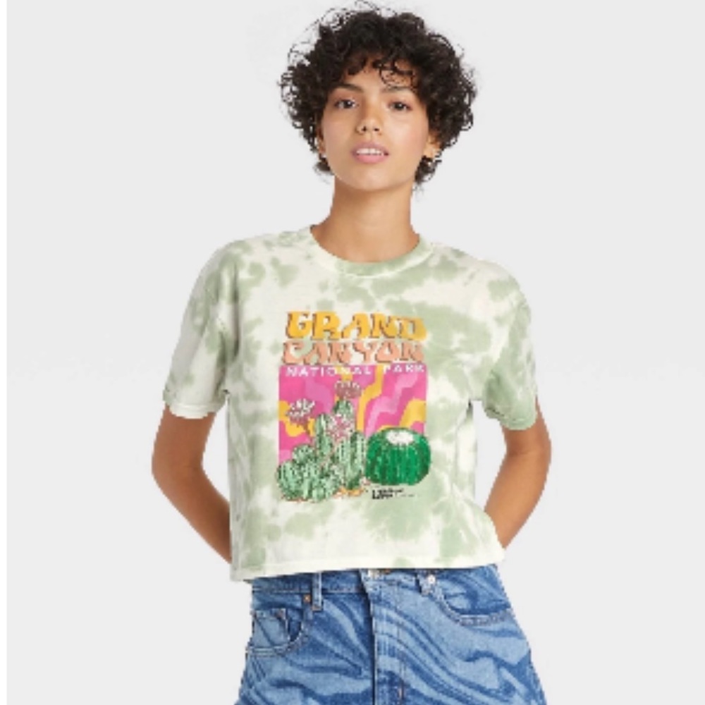 National park foundation t-shirt size XL Bad Bunny used in Moscow mule video